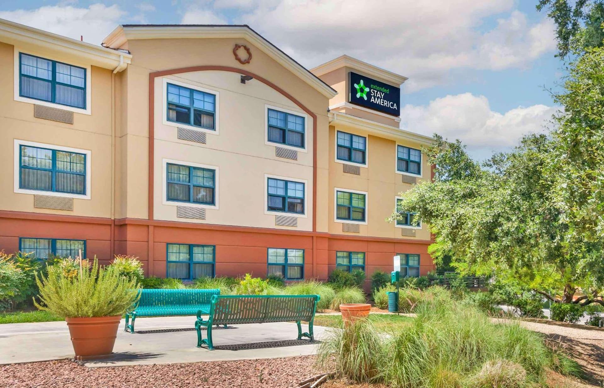 Extended Stay America Suites - Los Angeles - Valencia featured exterior or lobby in Stevenson Ranch, CA — similar hotel