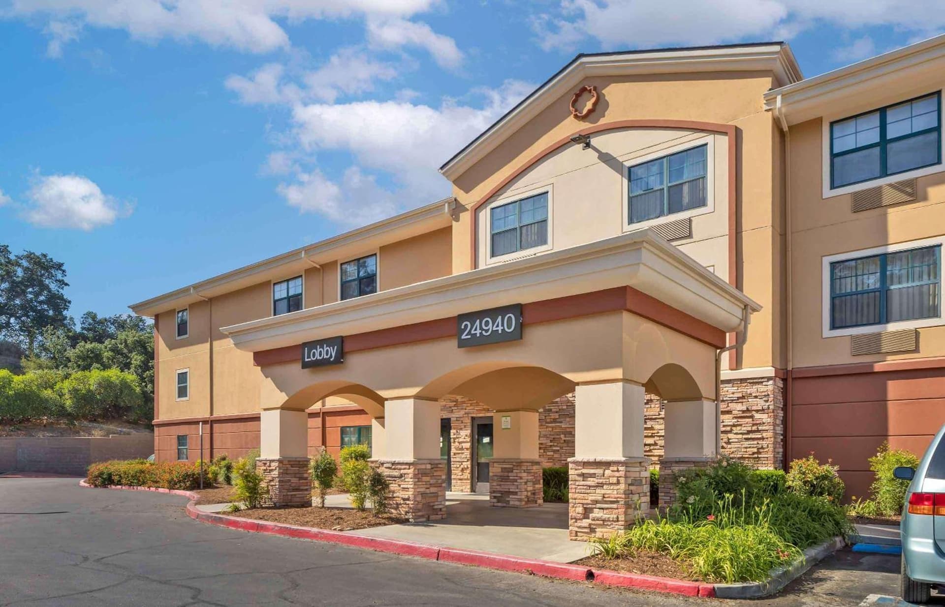 Extended Stay America Suites - Los Angeles - Valencia interior in Stevenson Ranch, CA — gallery photo 2
