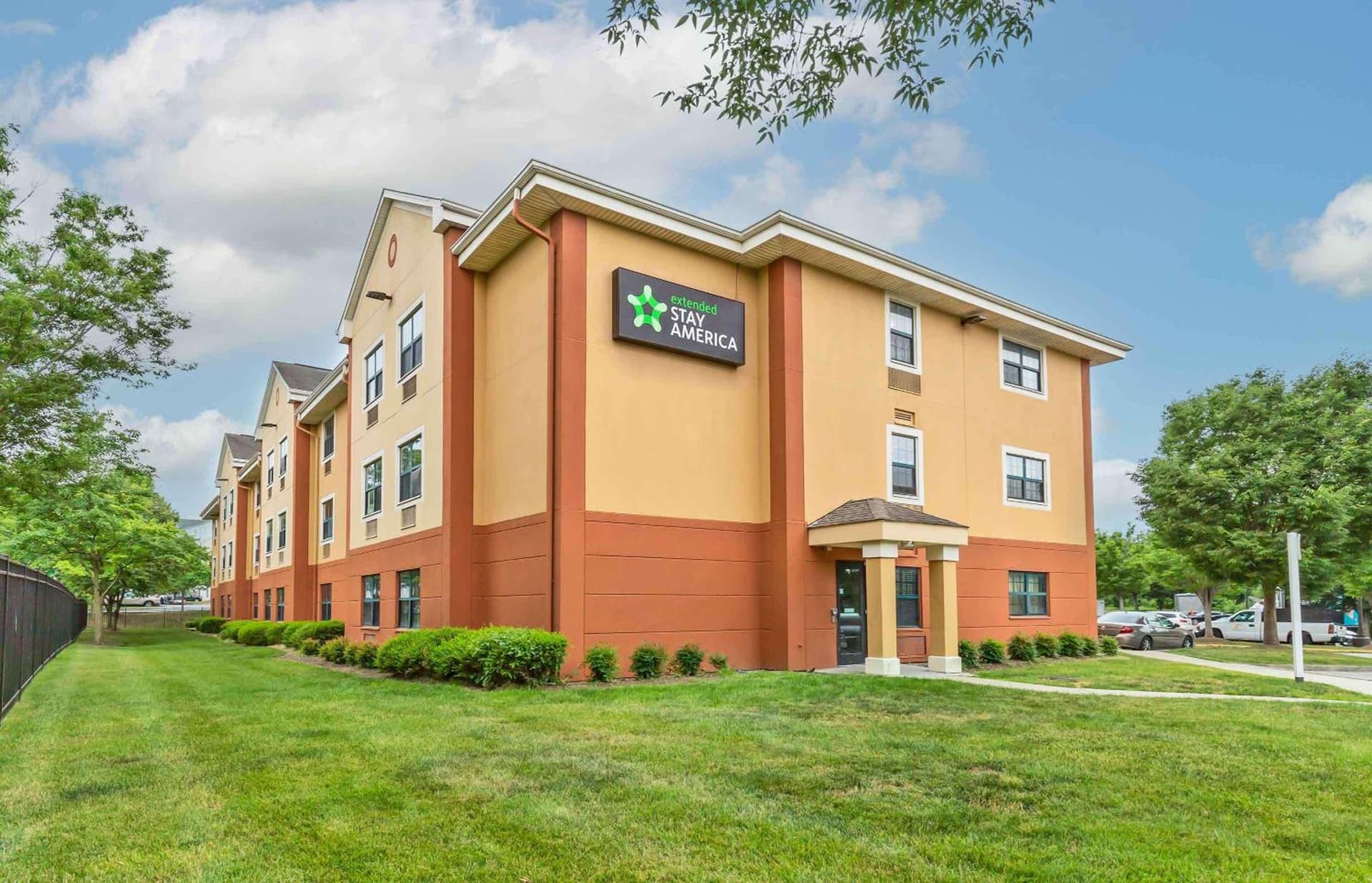 Extended Stay America Suites - Baltimore - BWI Airport - Aero Dr featured exterior or lobby in Linthicum Heights, MD — similar hotel