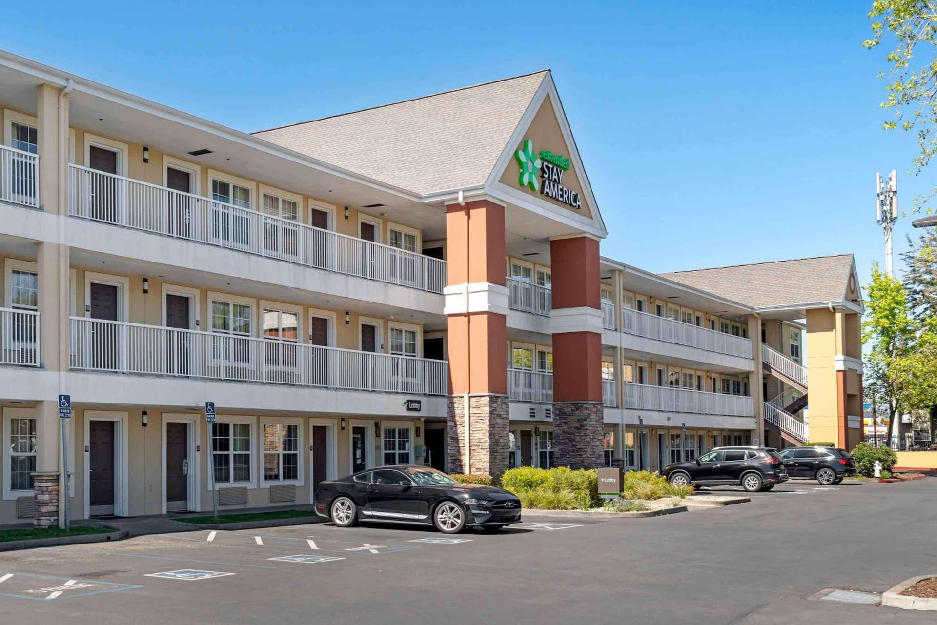 Extended Stay America Suites - Santa Rosa - South interior in Santa Rosa, CA — gallery photo 2