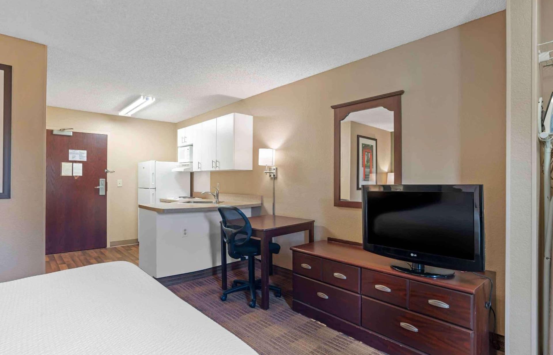 Extended Stay America Suites - San Diego - Oceanside gallery photo in Oceanside, CA — image 9