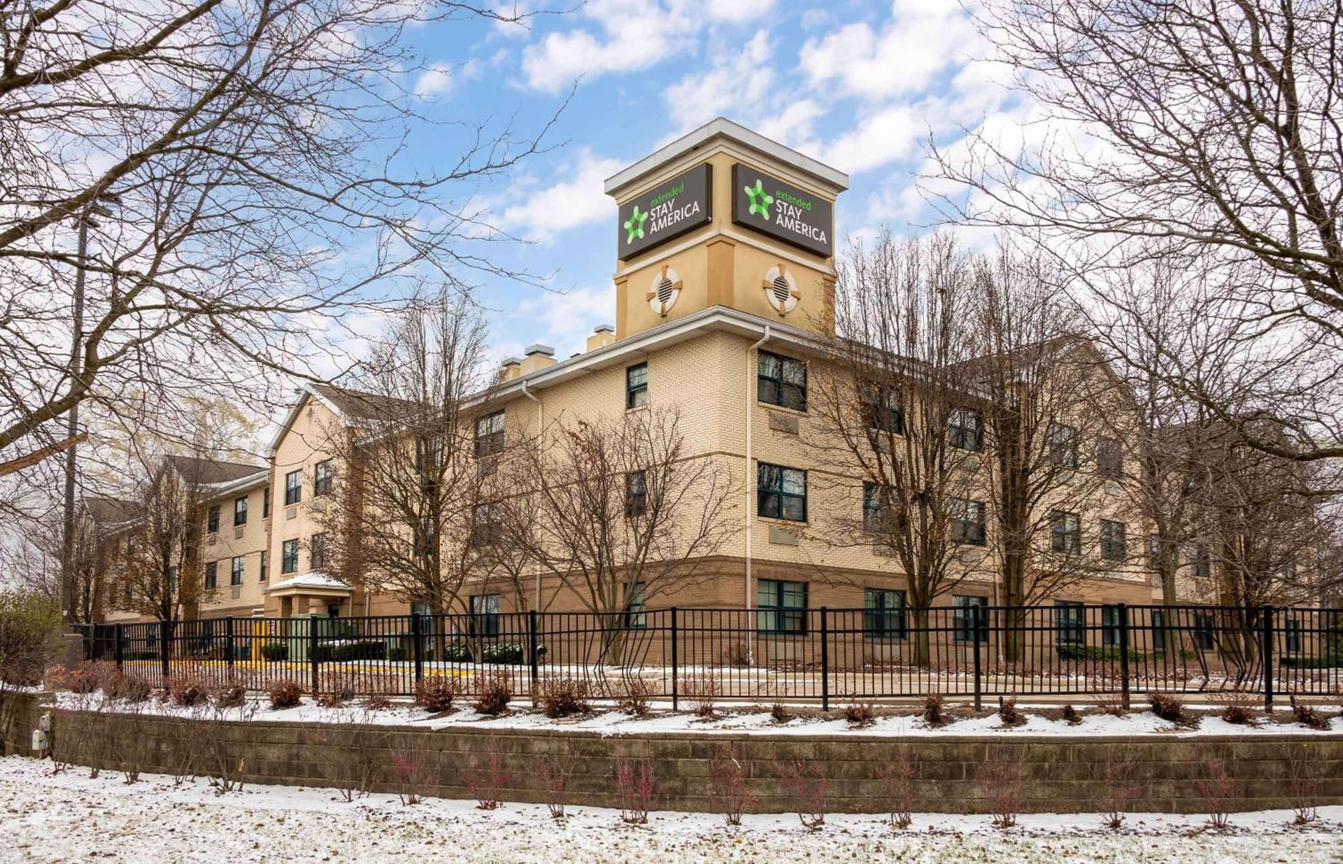 Extended Stay America Suites - Chicago - Schaumburg - I-90 featured exterior or lobby in Schaumburg, IL — similar hotel