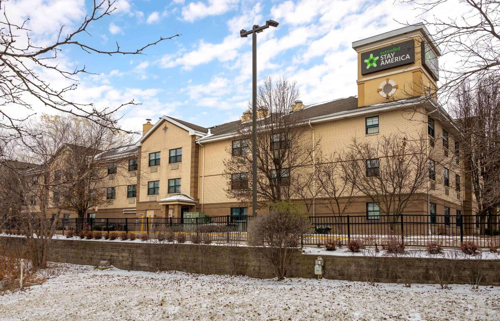 Extended Stay America Suites - Chicago - Schaumburg - I-90 interior in Schaumburg, IL — gallery photo 2