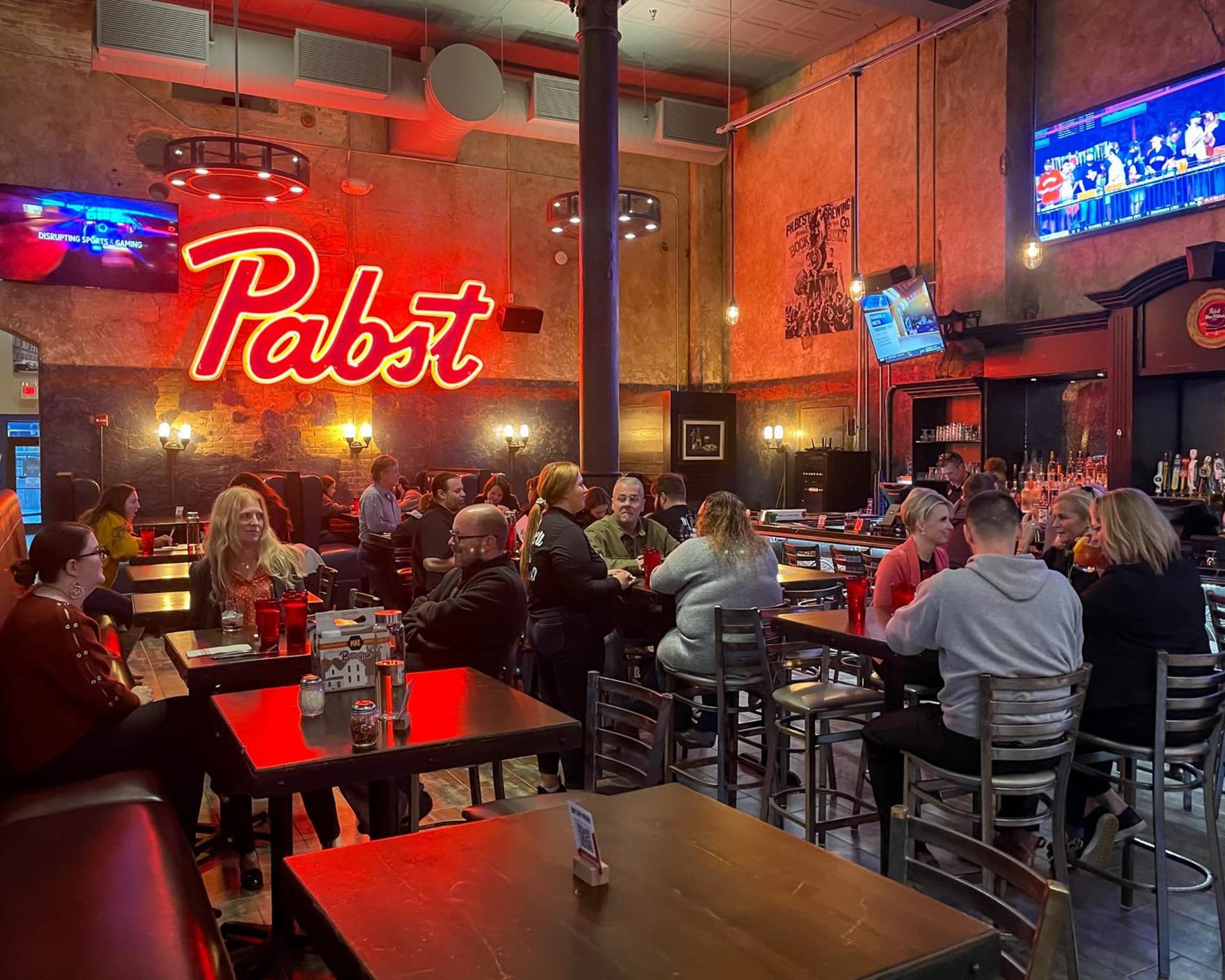 Brewhouse Inn and Suites property views in Milwaukee, WI — gallery photo 3