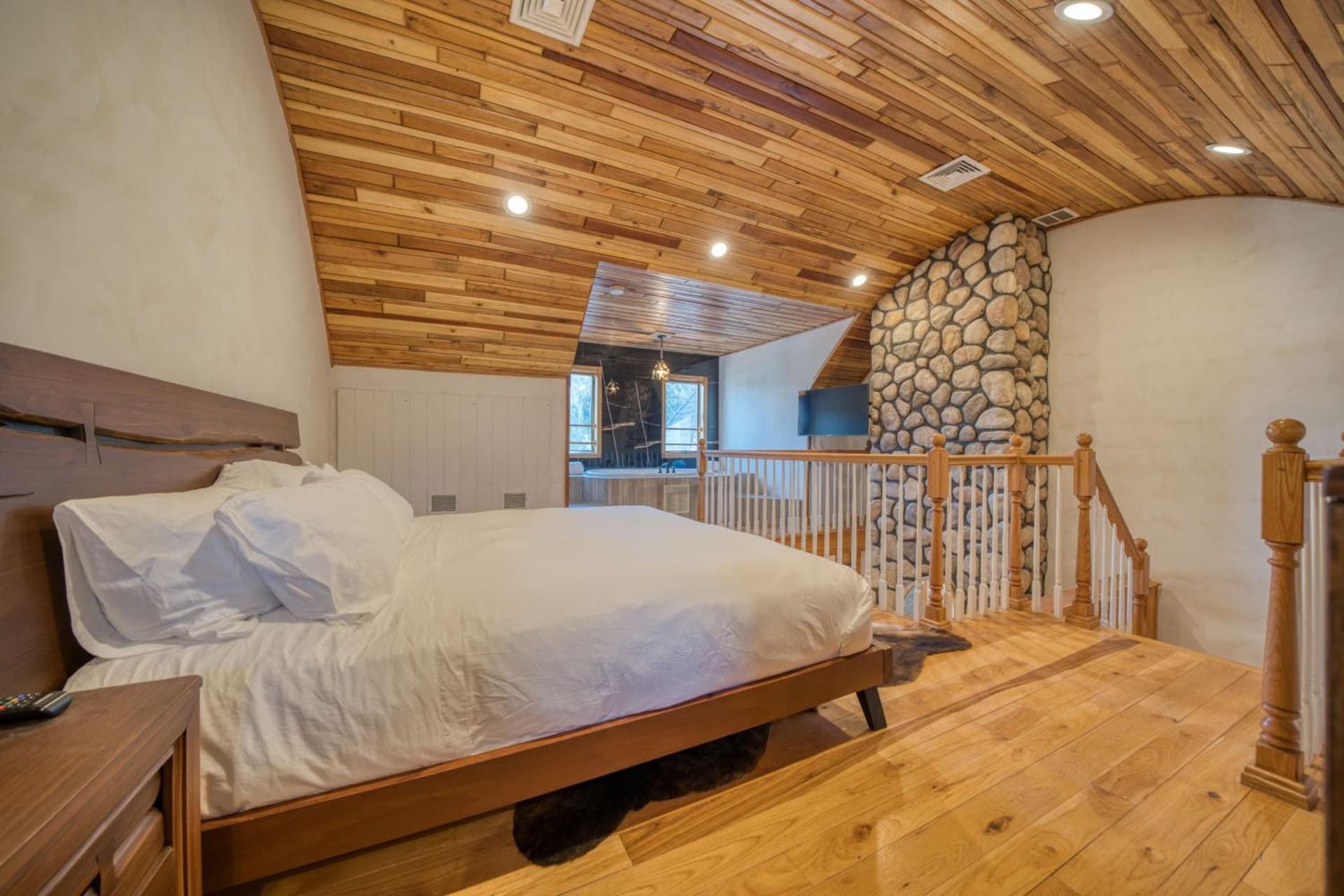 The Haüs Windham - Spacious Suites, Hot Tub, Mountain Views! gallery photo in Windham — image 31
