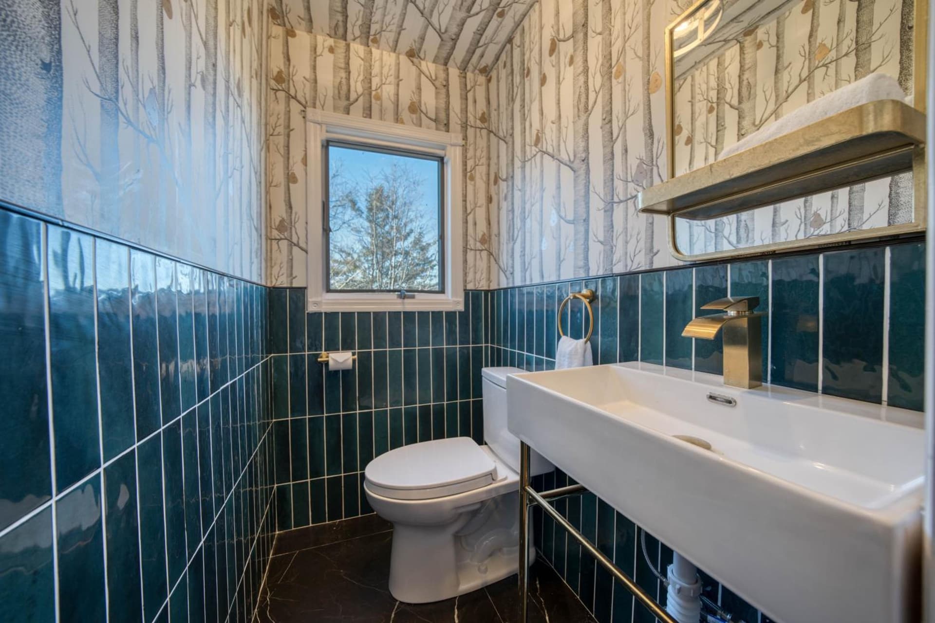 The Haüs Windham - Spacious Suites, Hot Tub, Mountain Views! gallery photo in Windham — image 43