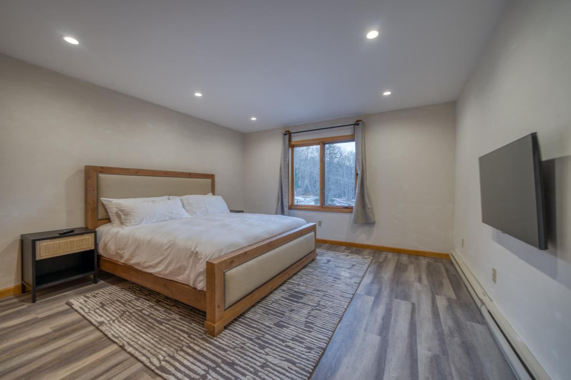 The Haüs Windham - Spacious Suites, Hot Tub, Mountain Views! gallery photo in Windham — image 73