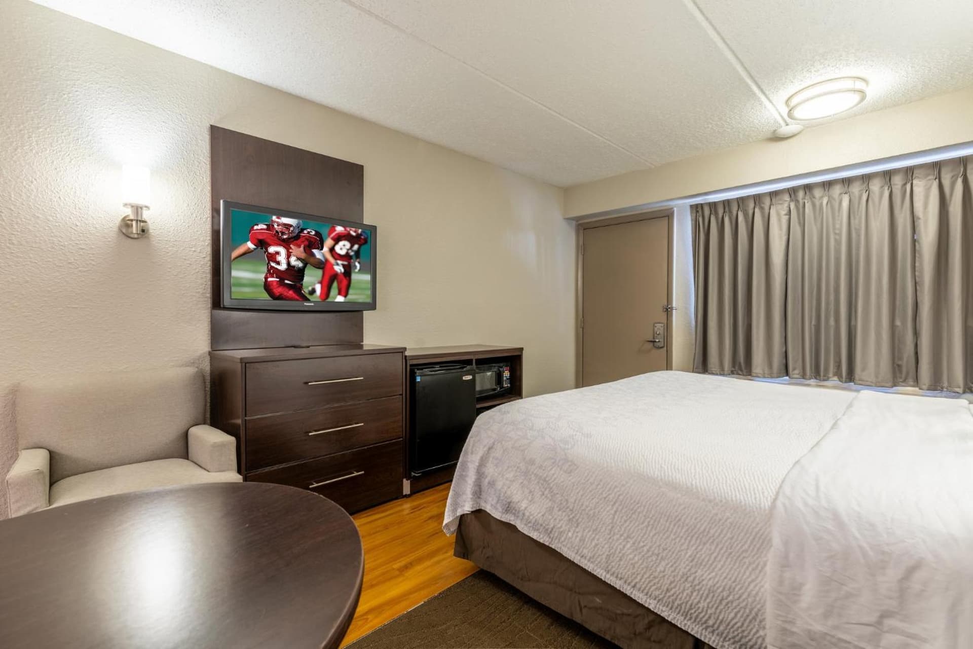 Red Roof Inn PLUS+ Nashville Airport interior in Nashville, TN — gallery photo 2