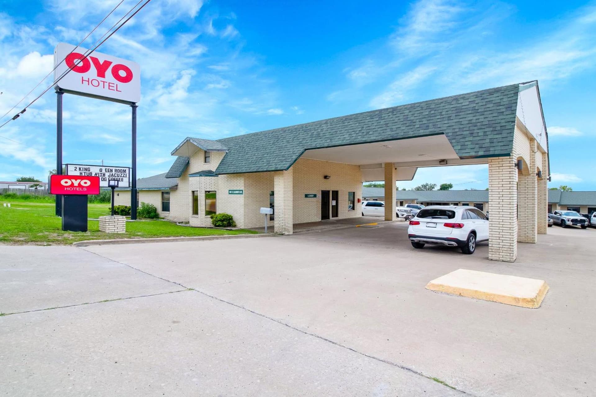 Three Rivers Executive Inn & Suites By OYO featured exterior or lobby in Three Rivers, TX — similar hotel