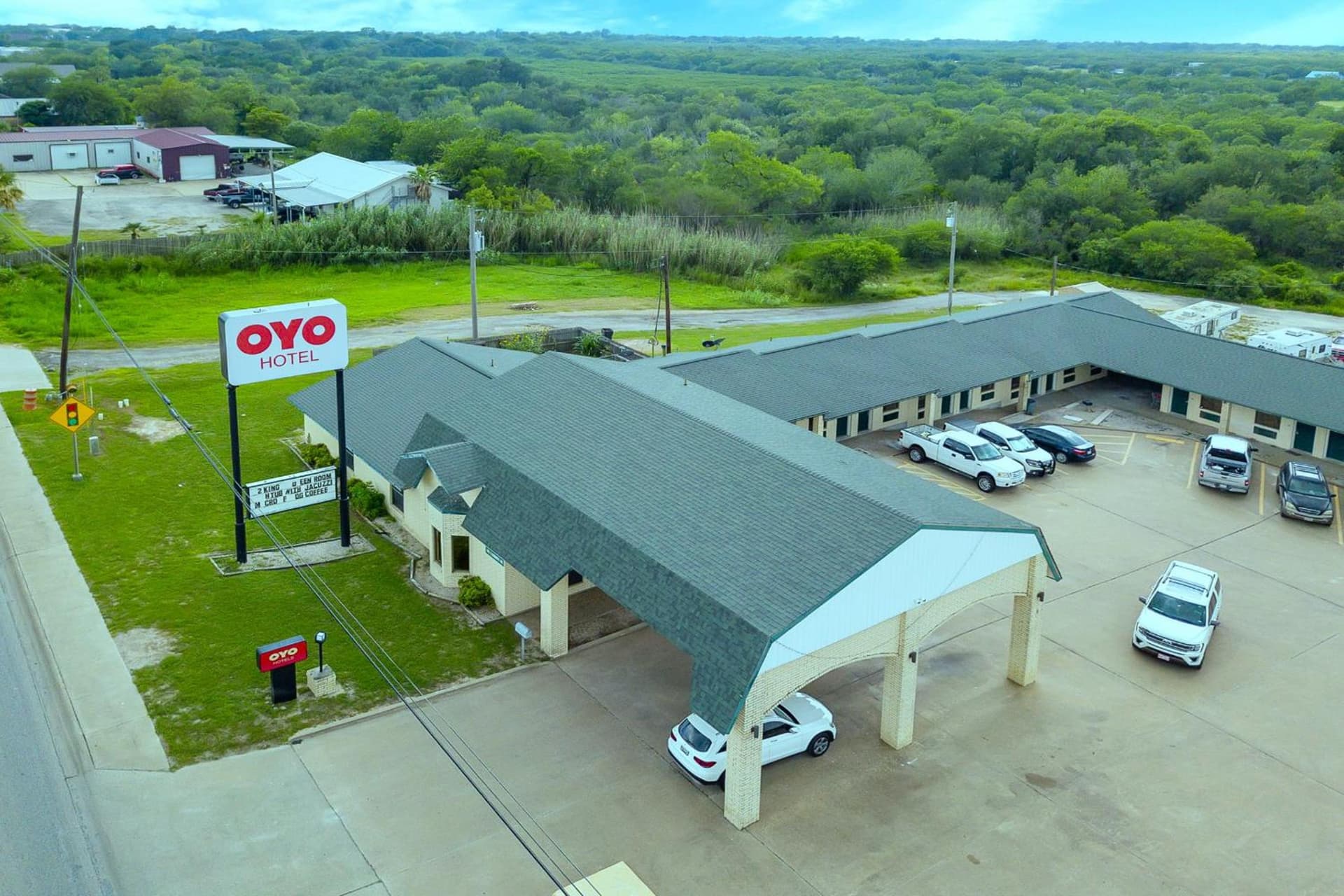 Three Rivers Executive Inn & Suites By OYO property views in Three Rivers, TX — gallery photo 3