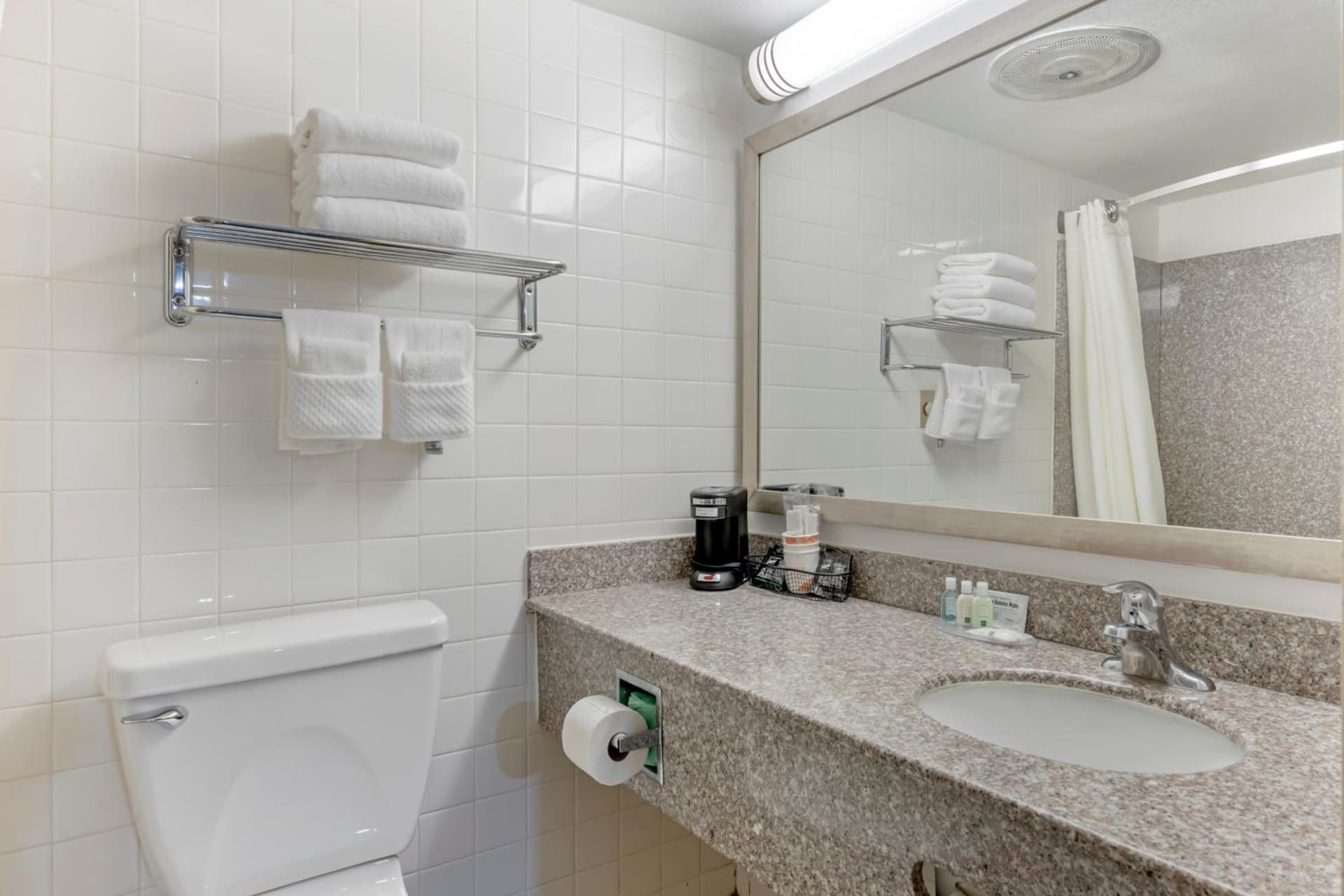 Quality Inn & Suites Lincoln South interior in Lincoln, NE — gallery photo 2