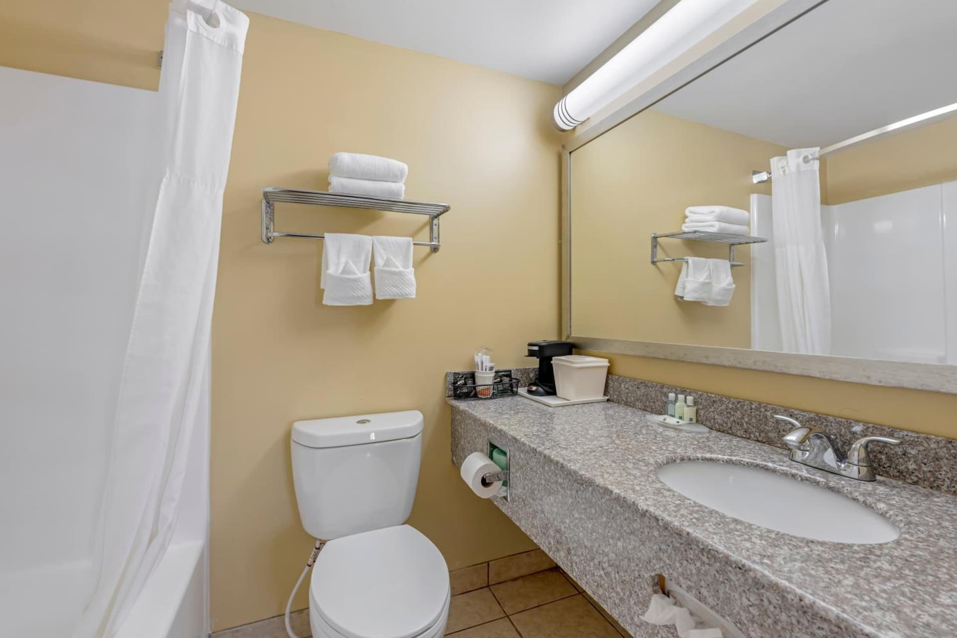 Quality Inn & Suites Lincoln South gallery photo in Lincoln, NE — image 21