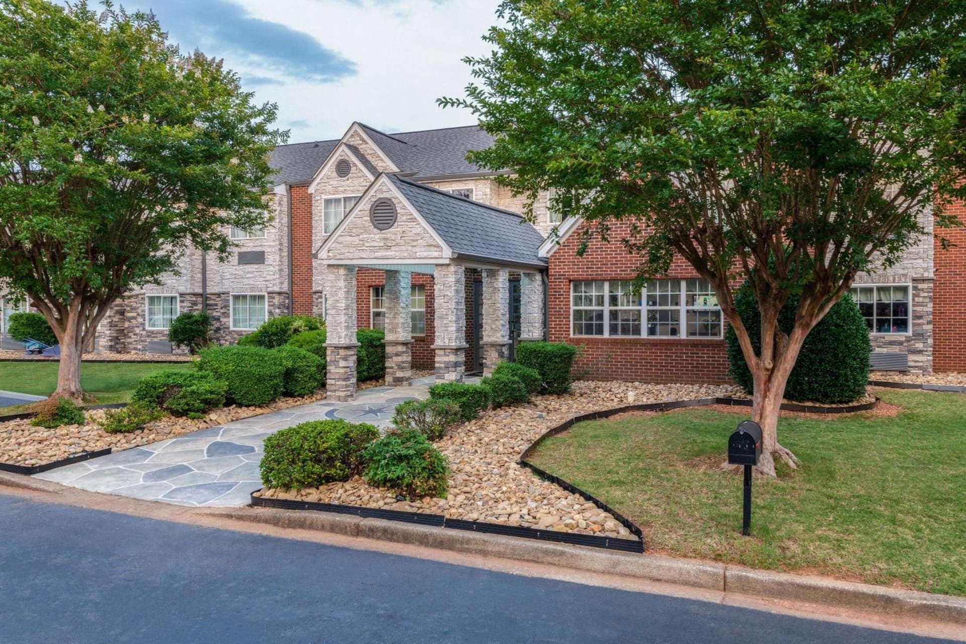 Microtel Inn by Wyndham Spartanburg Duncan interior in Duncan, SC — gallery photo 2