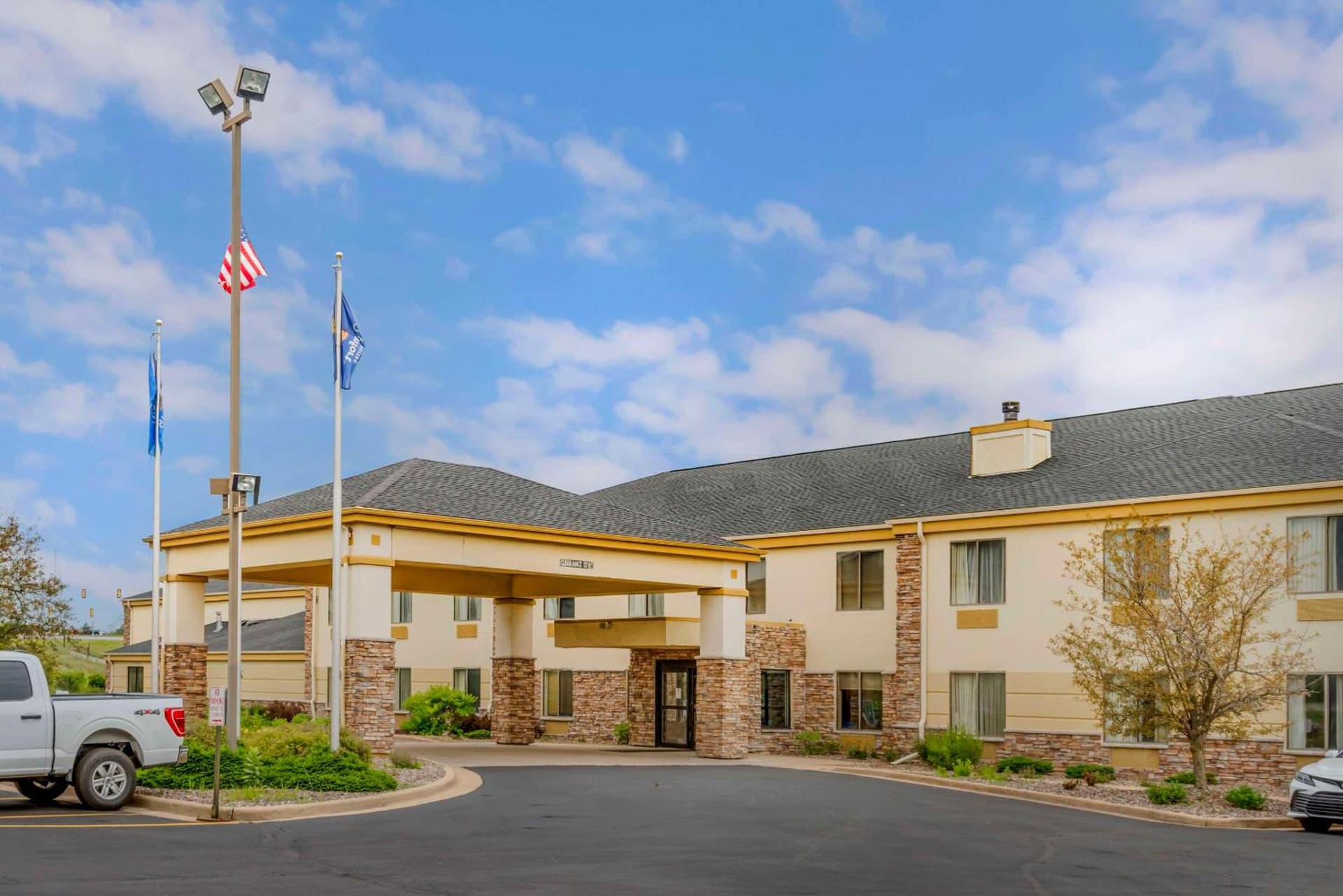 Comfort Inn & Suites Black River Falls I-94 interior in Black River Falls, WI — gallery photo 2