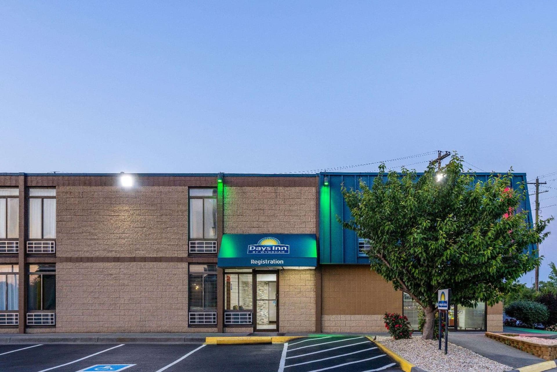 Days Inn by Wyndham Winchester interior in Winchester, VA — gallery photo 2