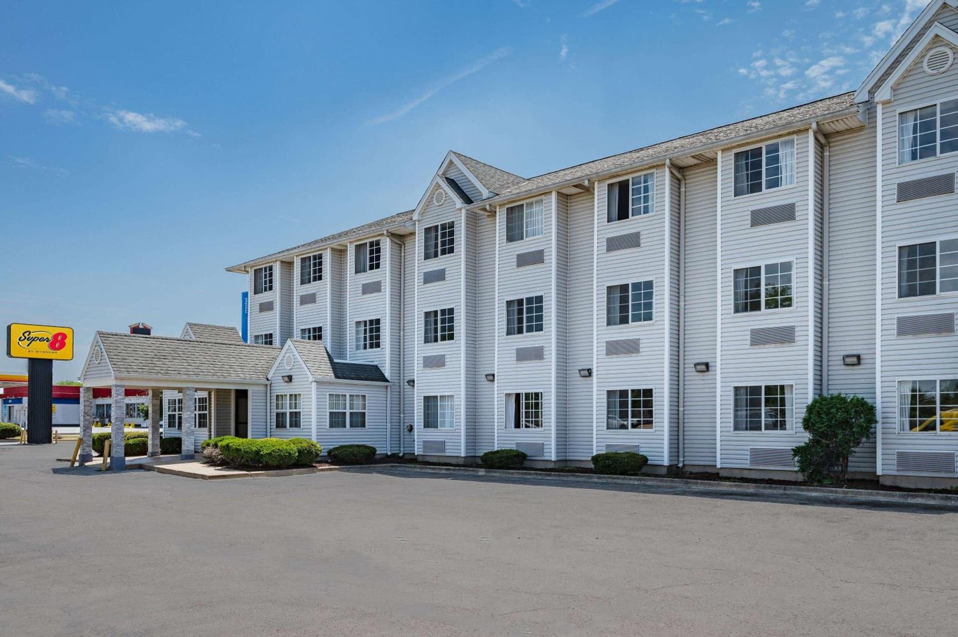 Super 8 by Wyndham Joliet — hotel in Joliet, Illinois