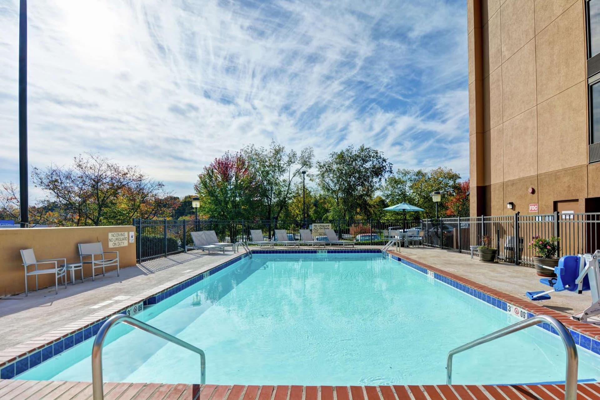 Hampton Inn Charlotte-Gastonia interior in Gastonia, NC — gallery photo 2