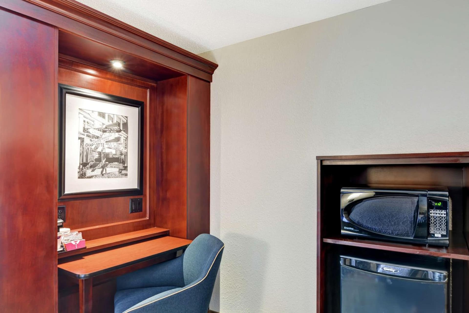 Hampton Inn Charlotte-Gastonia interior in Gastonia, NC — gallery photo 2