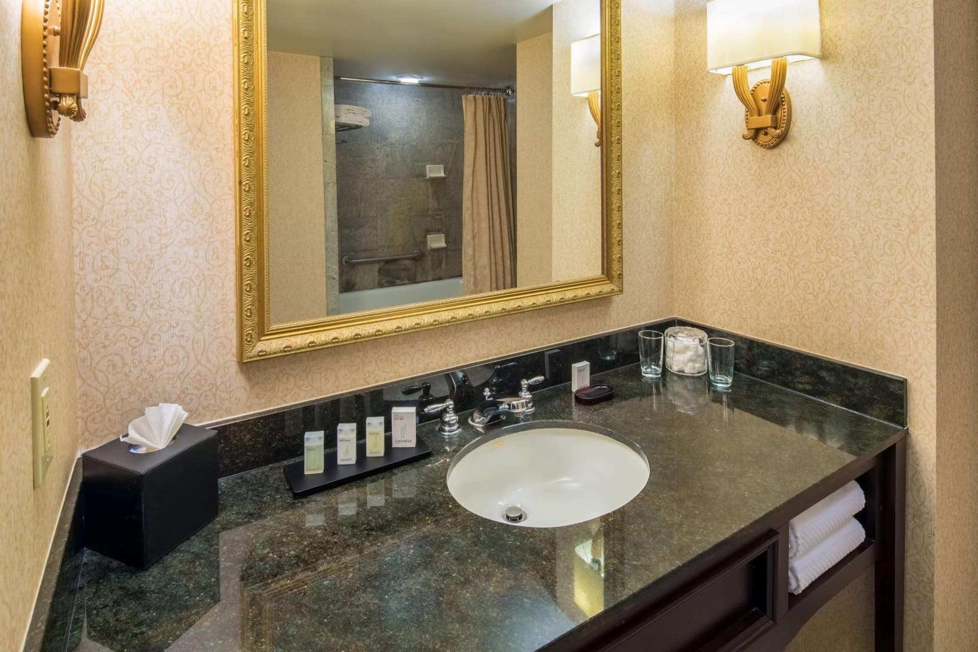 Embassy Suites by Hilton Portland Downtown gallery photo in Portland, OR — image 46