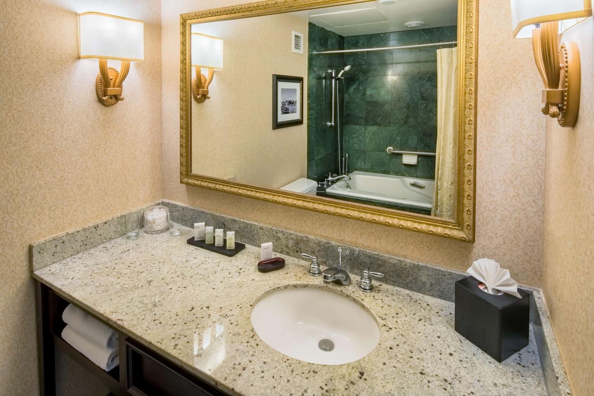 Embassy Suites by Hilton Portland Downtown interior in Portland, OR — gallery photo 2