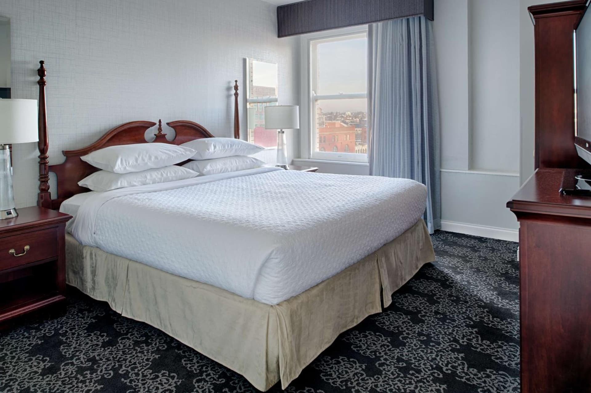 Embassy Suites by Hilton Portland Downtown gallery photo in Portland, OR — image 6