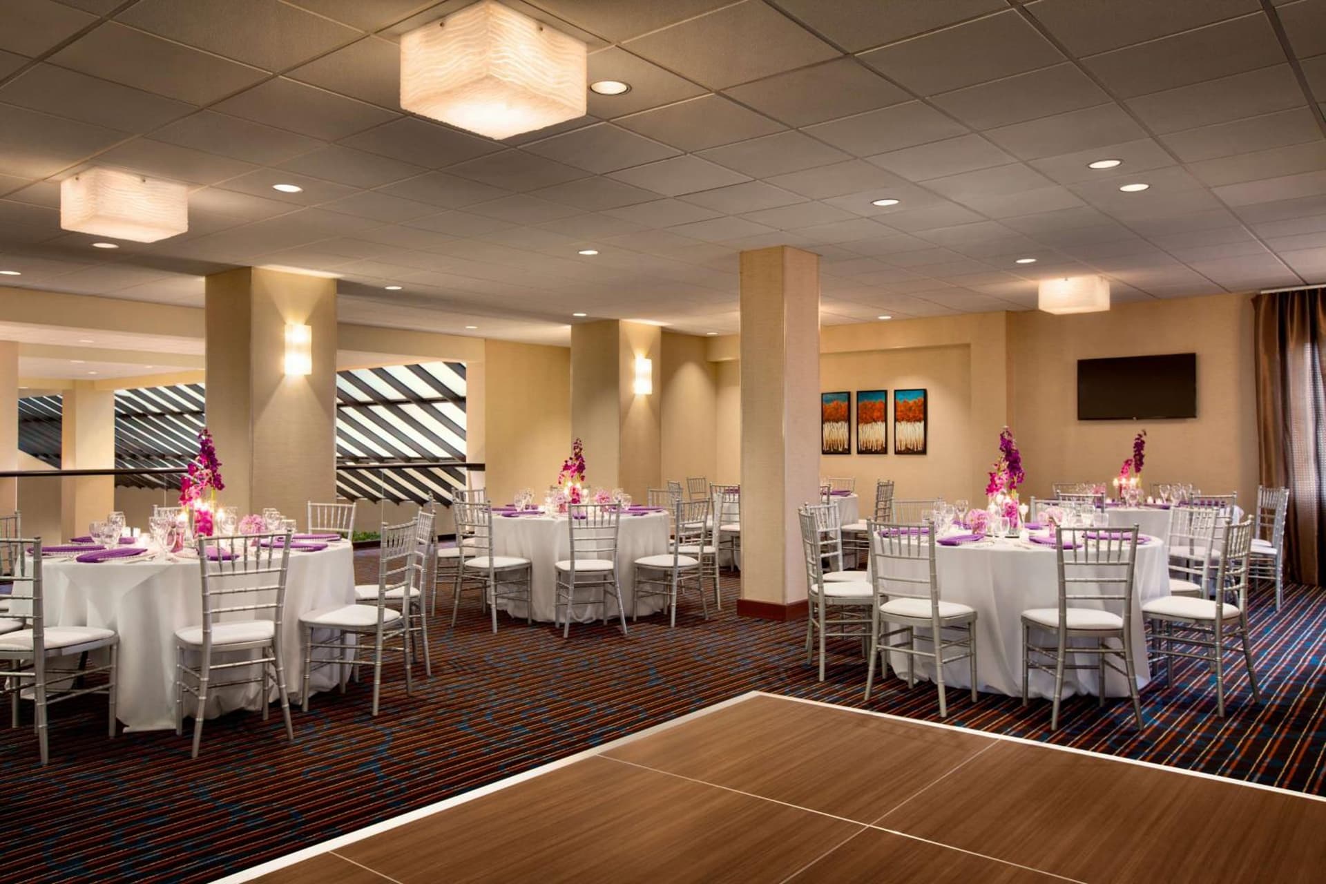 Embassy Suites by Hilton Santa Clara Silicon Valley gallery photo in Santa Clara, CA — image 9