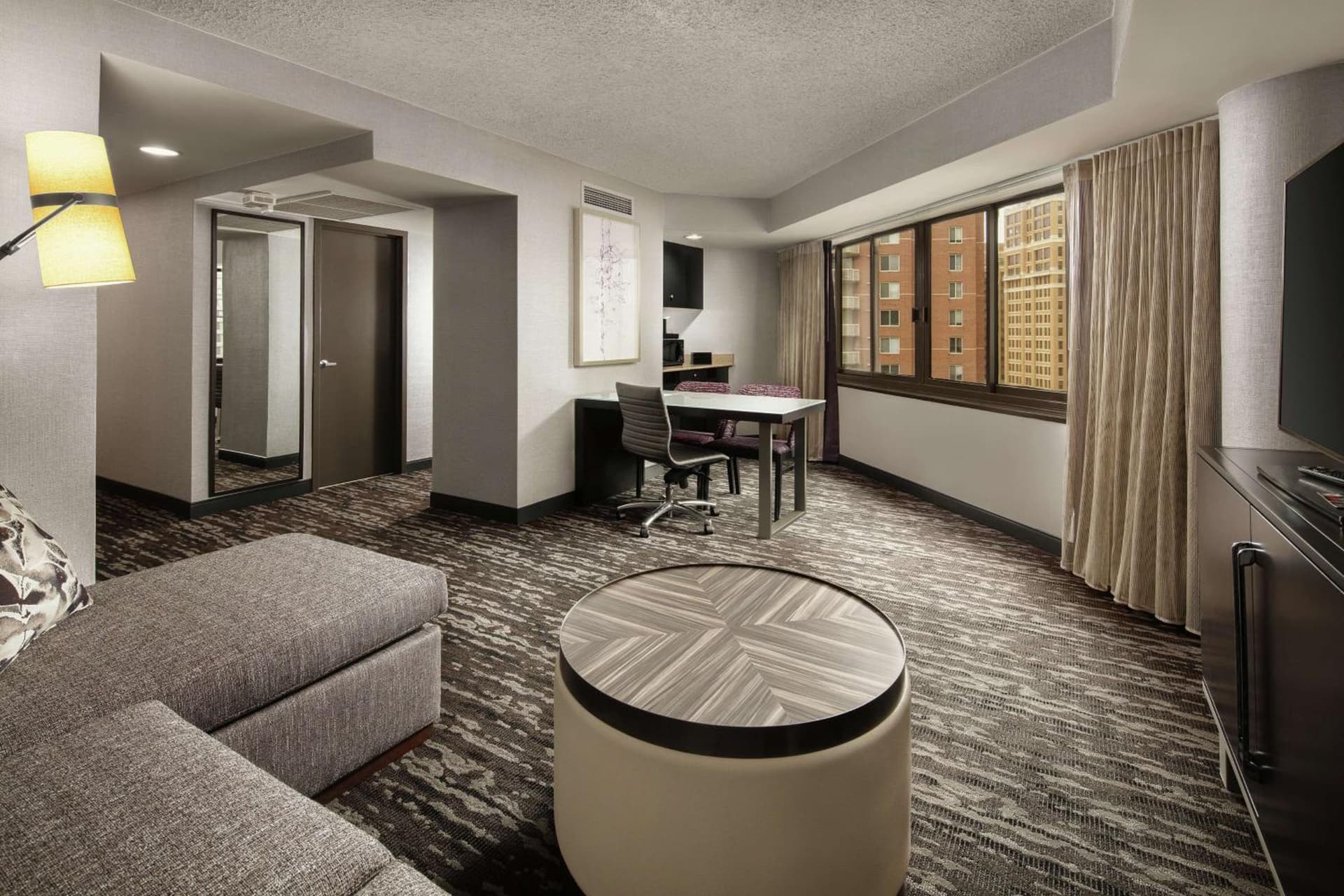 Embassy Suites by Hilton Crystal City National Airport gallery photo in Arlington, VA — image 4