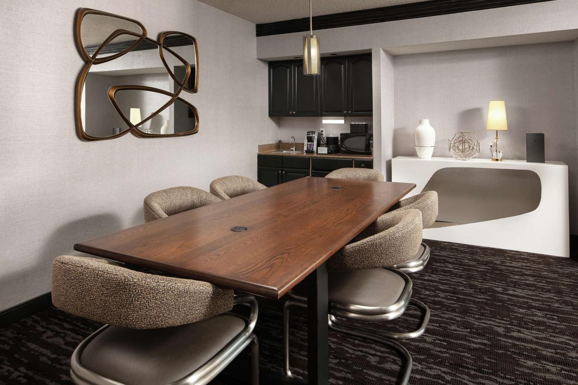 Embassy Suites by Hilton Crystal City National Airport gallery photo in Arlington, VA — image 22
