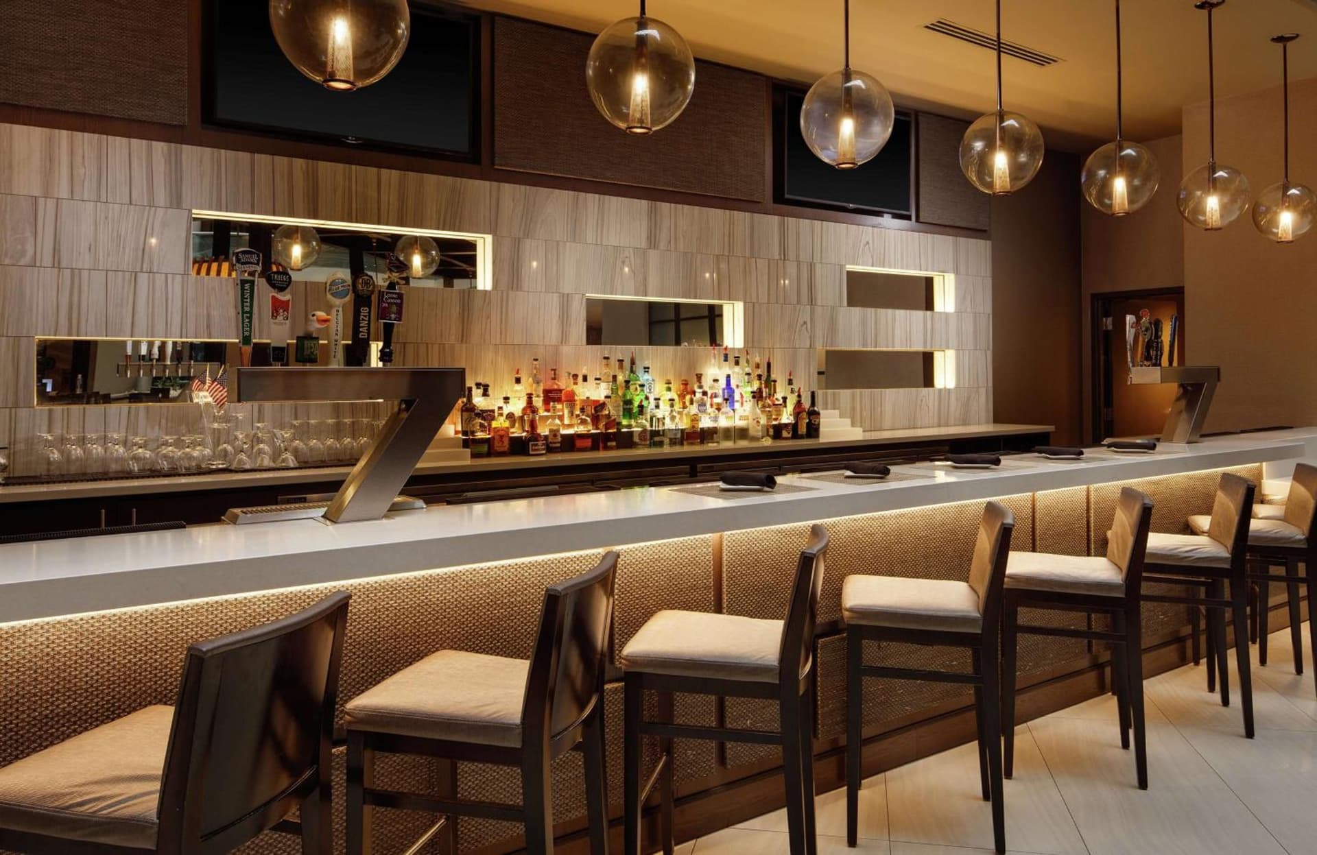Embassy Suites by Hilton Crystal City National Airport gallery photo in Arlington, VA — image 57