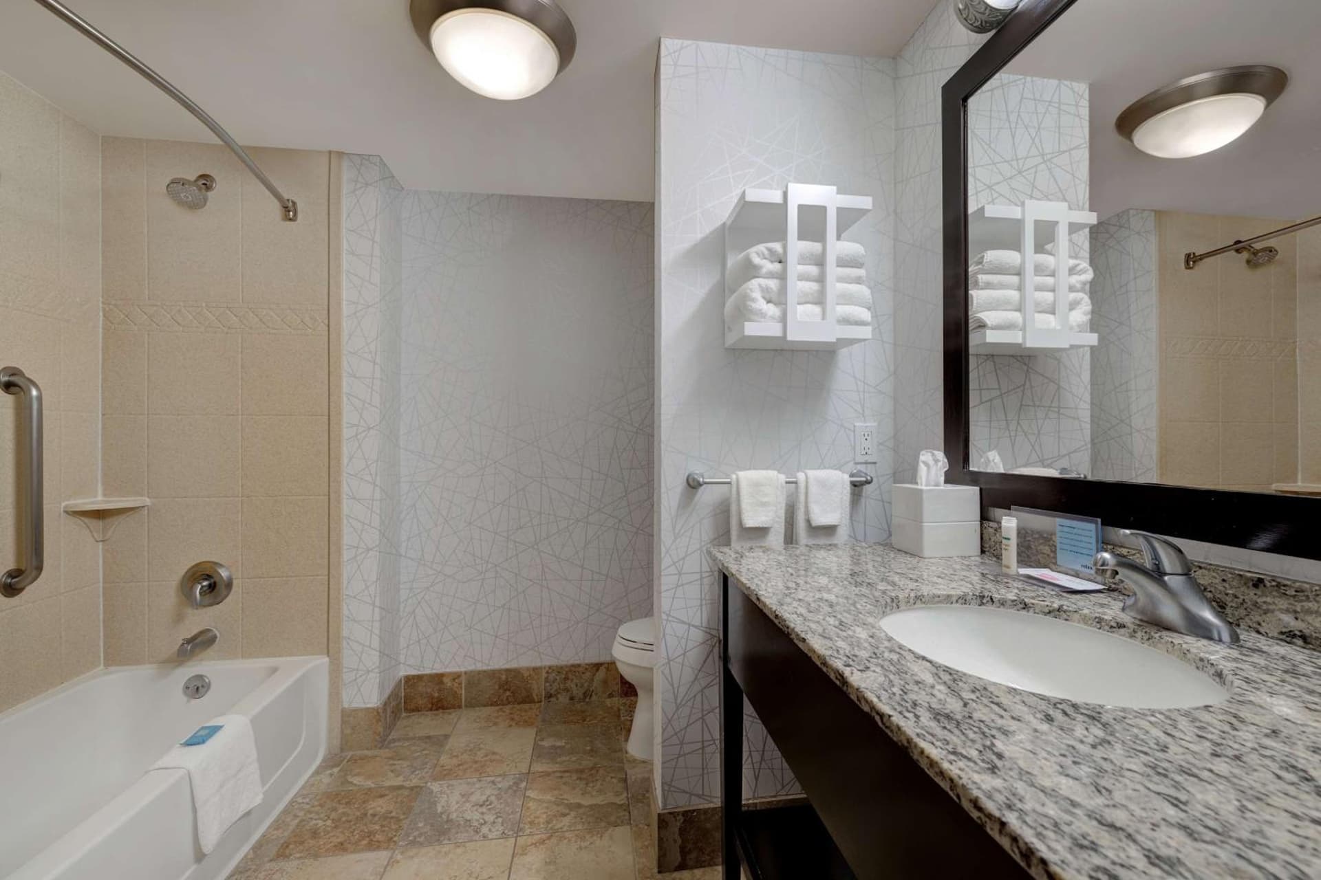 Hampton Inn & Suites Seattle/Federal Way gallery photo in Federal Way, WA — image 55