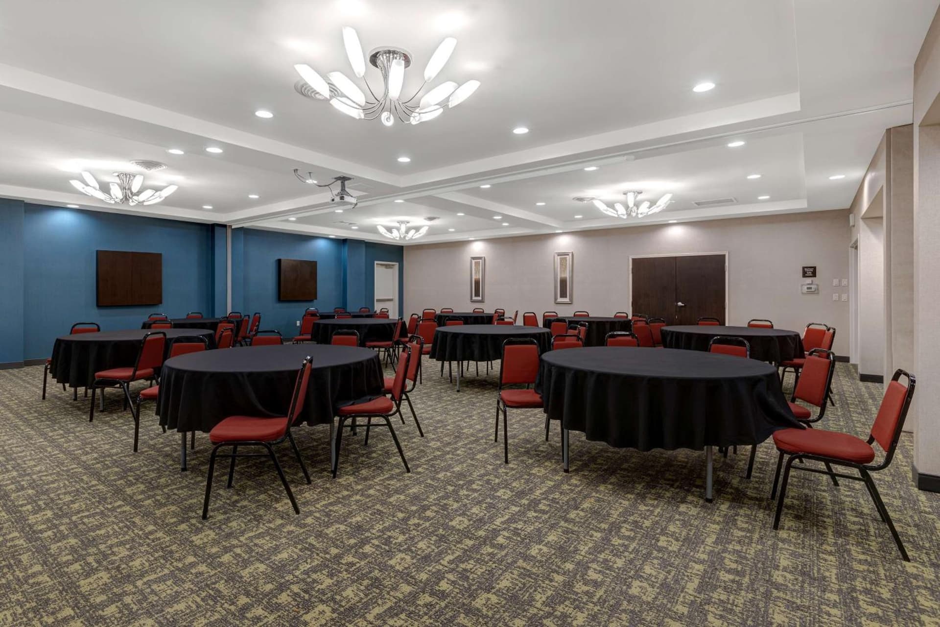 Hampton Inn & Suites Seattle/Federal Way gallery photo in Federal Way, WA — image 49