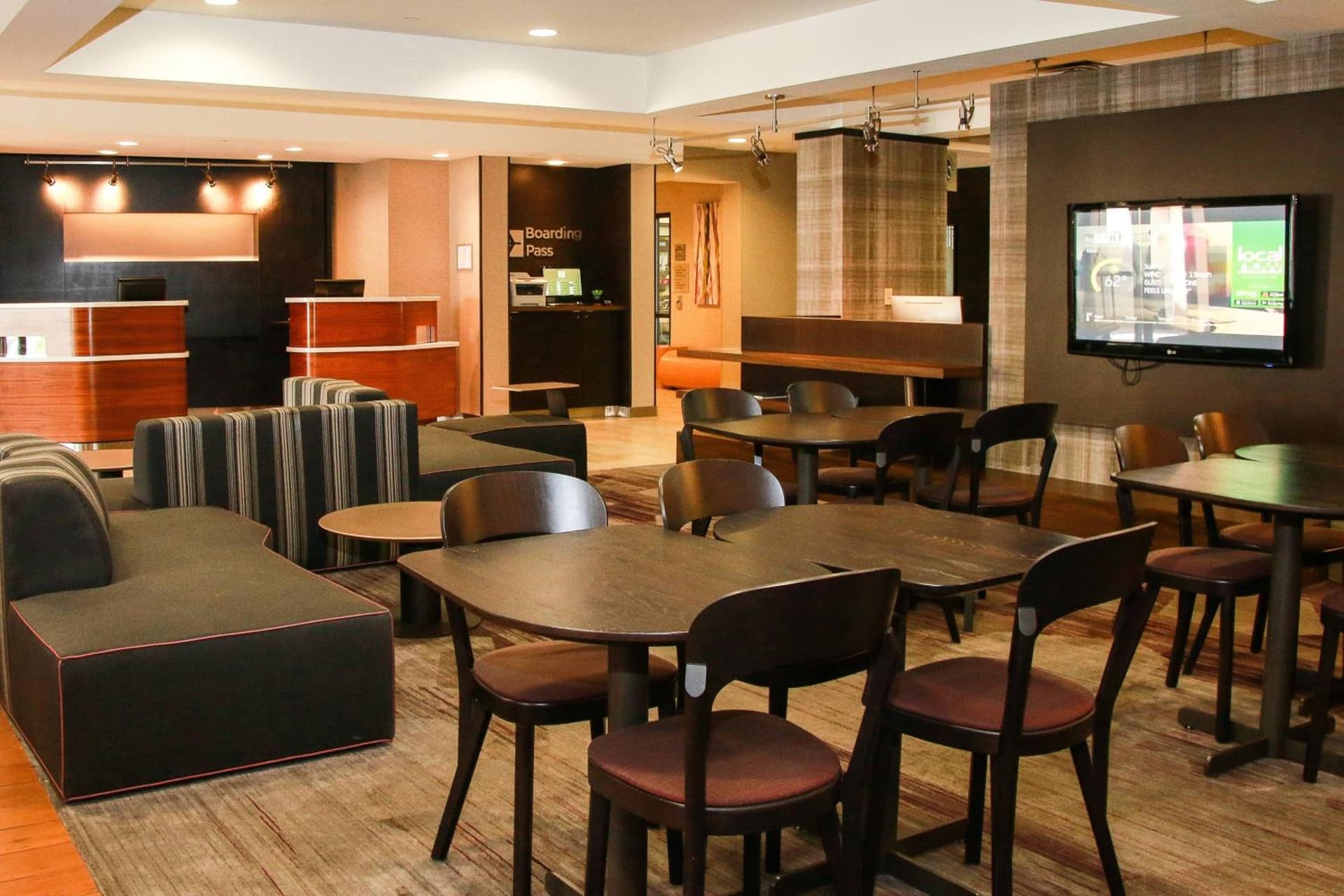 Courtyard Chesapeake Greenbrier interior in Chesapeake, VA — gallery photo 2
