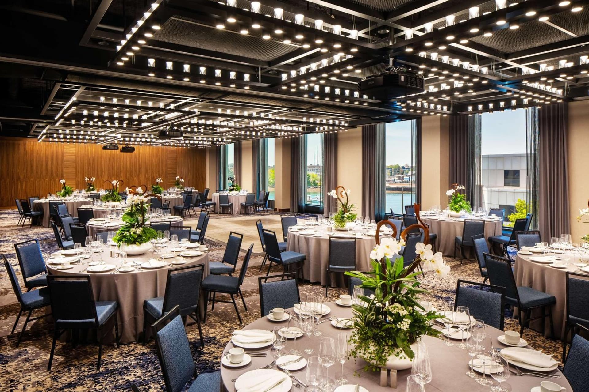 Hampton by Hilton at the Boston Seaport District gallery photo in Boston, MA — image 25