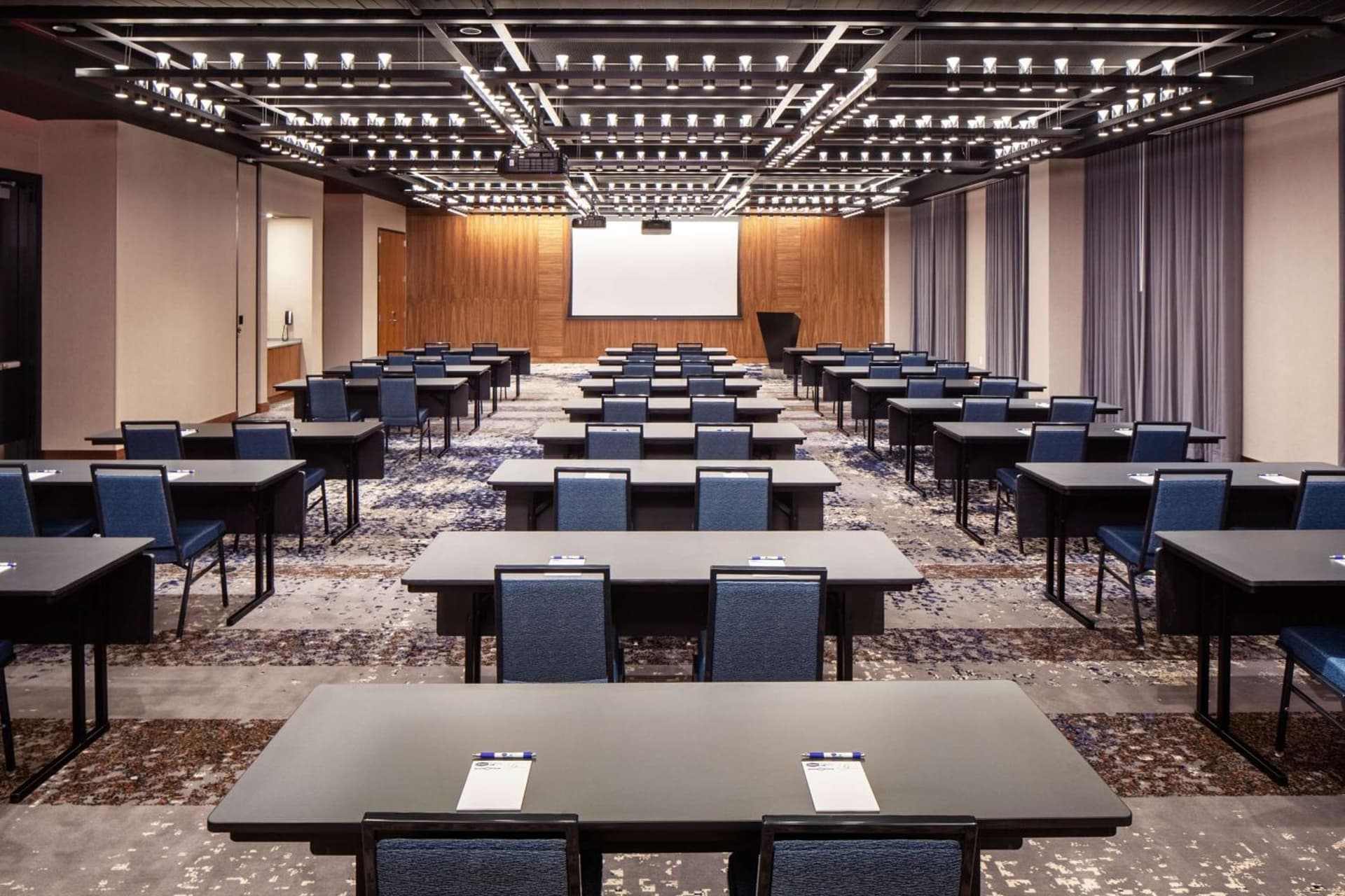 Hampton by Hilton at the Boston Seaport District gallery photo in Boston, MA — image 38