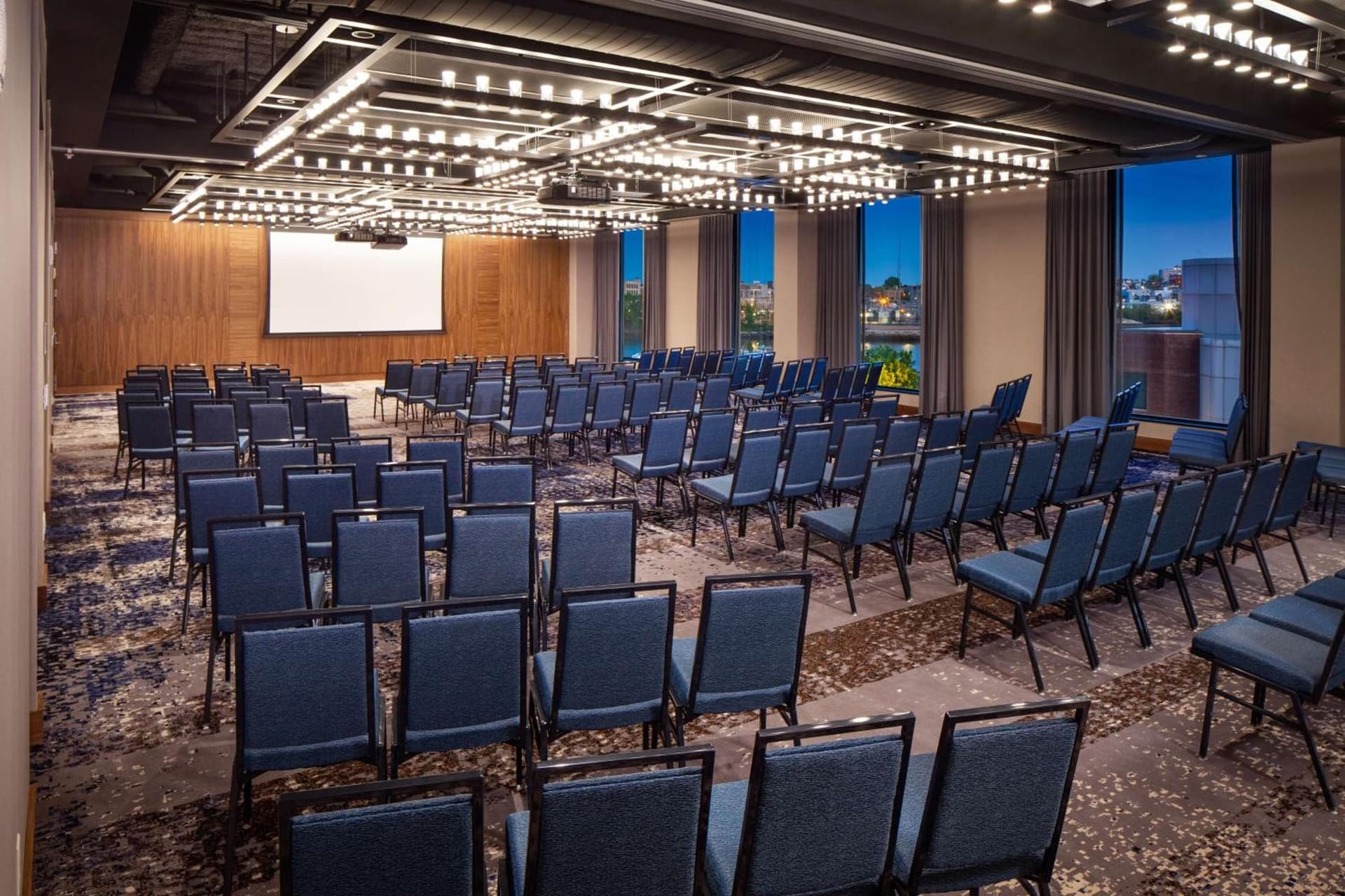 Hampton by Hilton at the Boston Seaport District gallery photo in Boston, MA — image 8