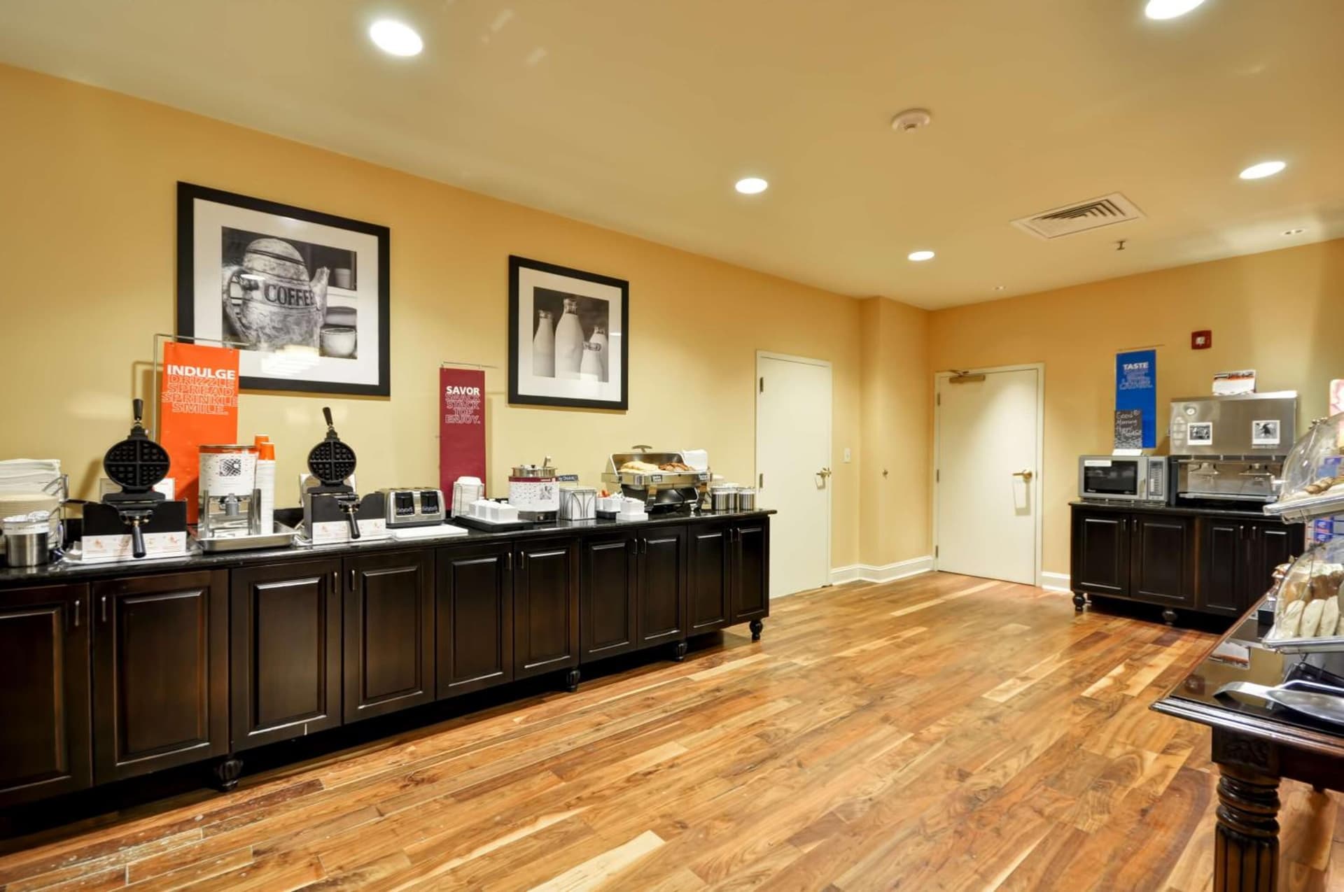 Hampton Inn & Suites North Charleston-University Boulevard gallery photo in Charleston, SC — image 11