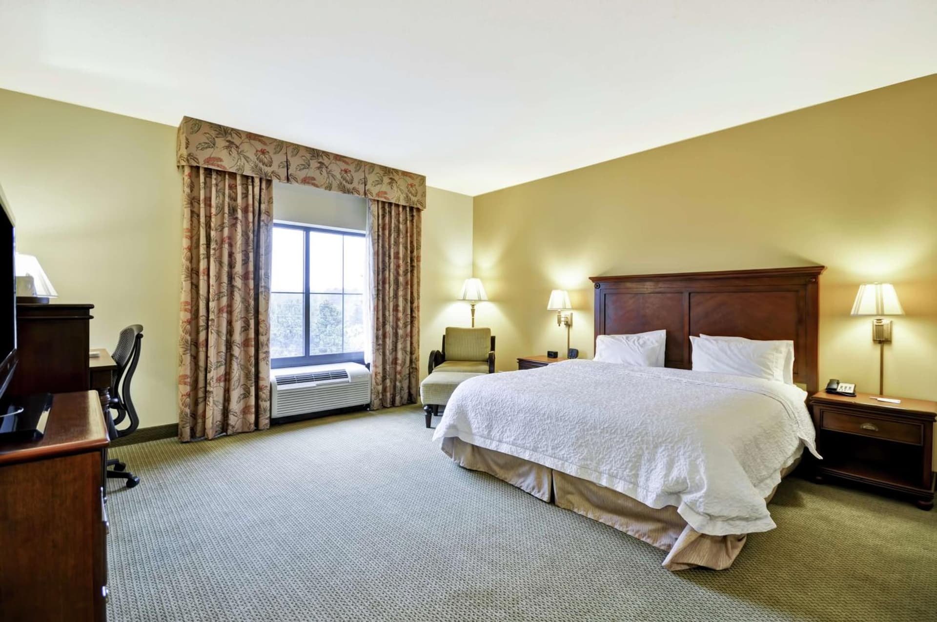 Hampton Inn & Suites North Charleston-University Boulevard gallery photo in Charleston, SC — image 7