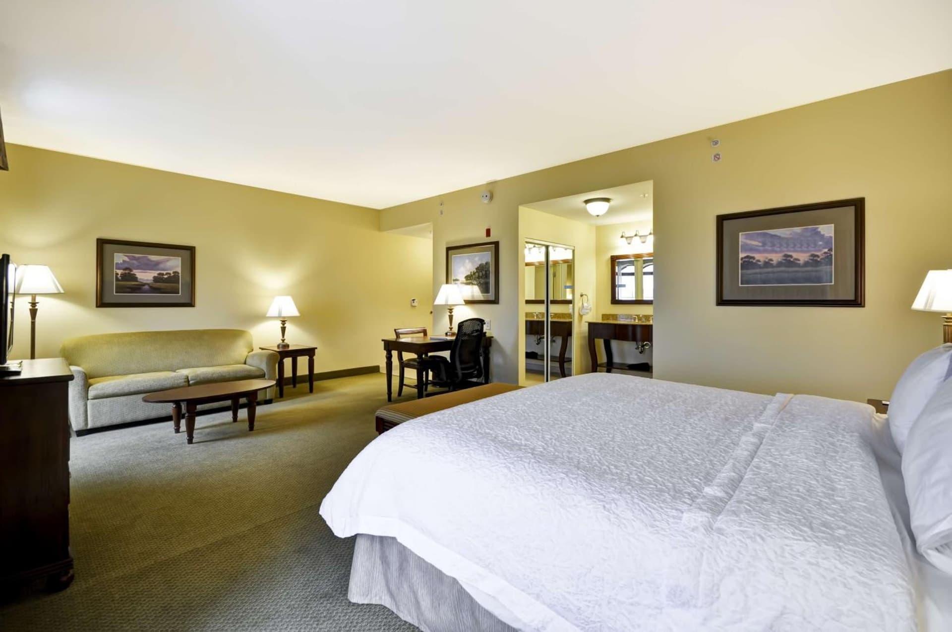 Hampton Inn & Suites North Charleston-University Boulevard gallery photo in Charleston, SC — image 6
