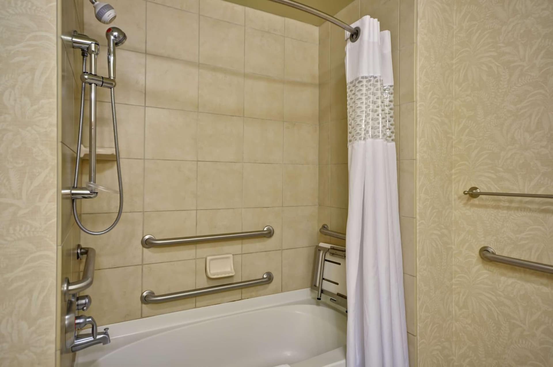 Hampton Inn & Suites North Charleston-University Boulevard gallery photo in Charleston, SC — image 37