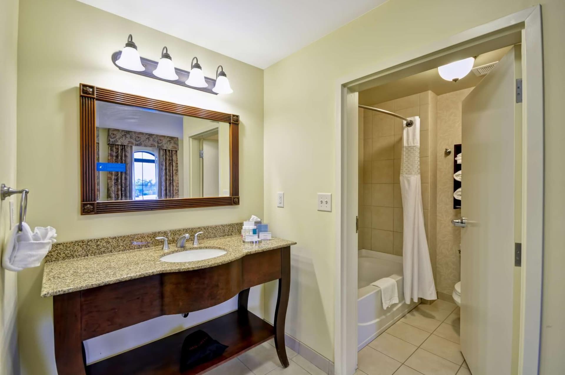 Hampton Inn & Suites North Charleston-University Boulevard property views in Charleston, SC — gallery photo 3