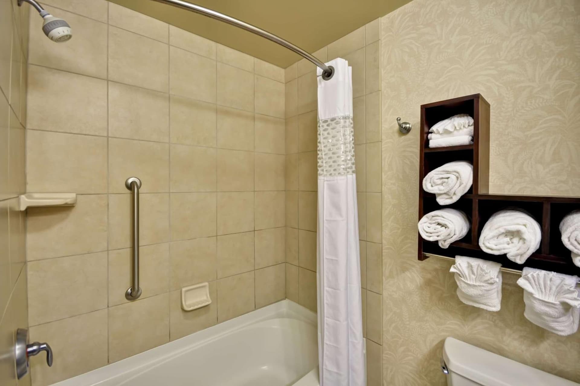 Hampton Inn & Suites North Charleston-University Boulevard gallery photo in Charleston, SC — image 17