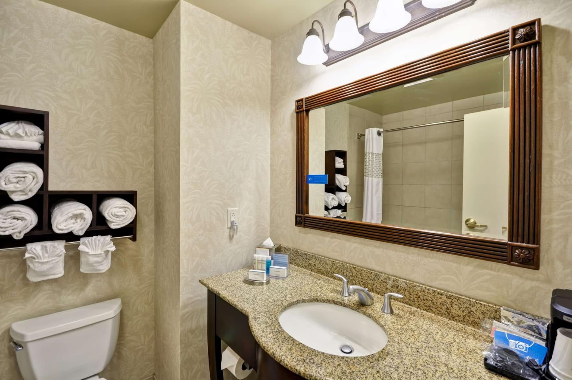 Hampton Inn & Suites North Charleston-University Boulevard gallery photo in Charleston, SC — image 21