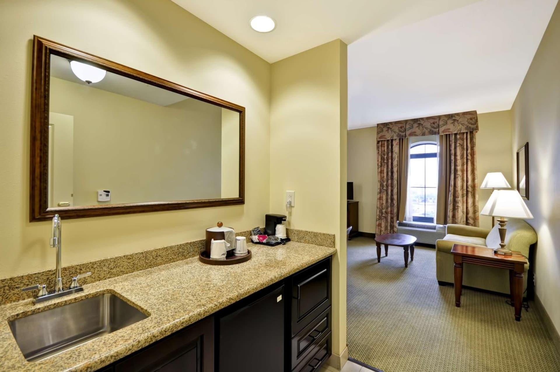 Hampton Inn & Suites North Charleston-University Boulevard gallery photo in Charleston, SC — image 25