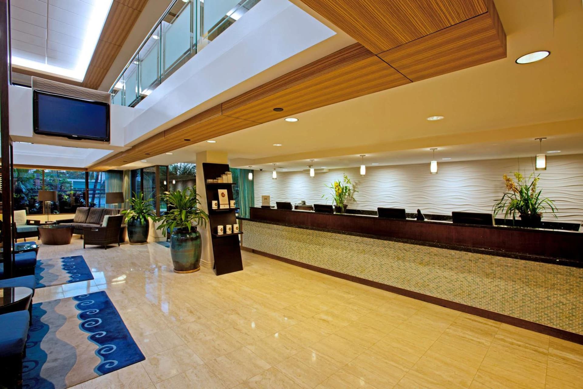 DoubleTree by Hilton Alana - Waikiki Beach interior in Honolulu, HI — gallery photo 2