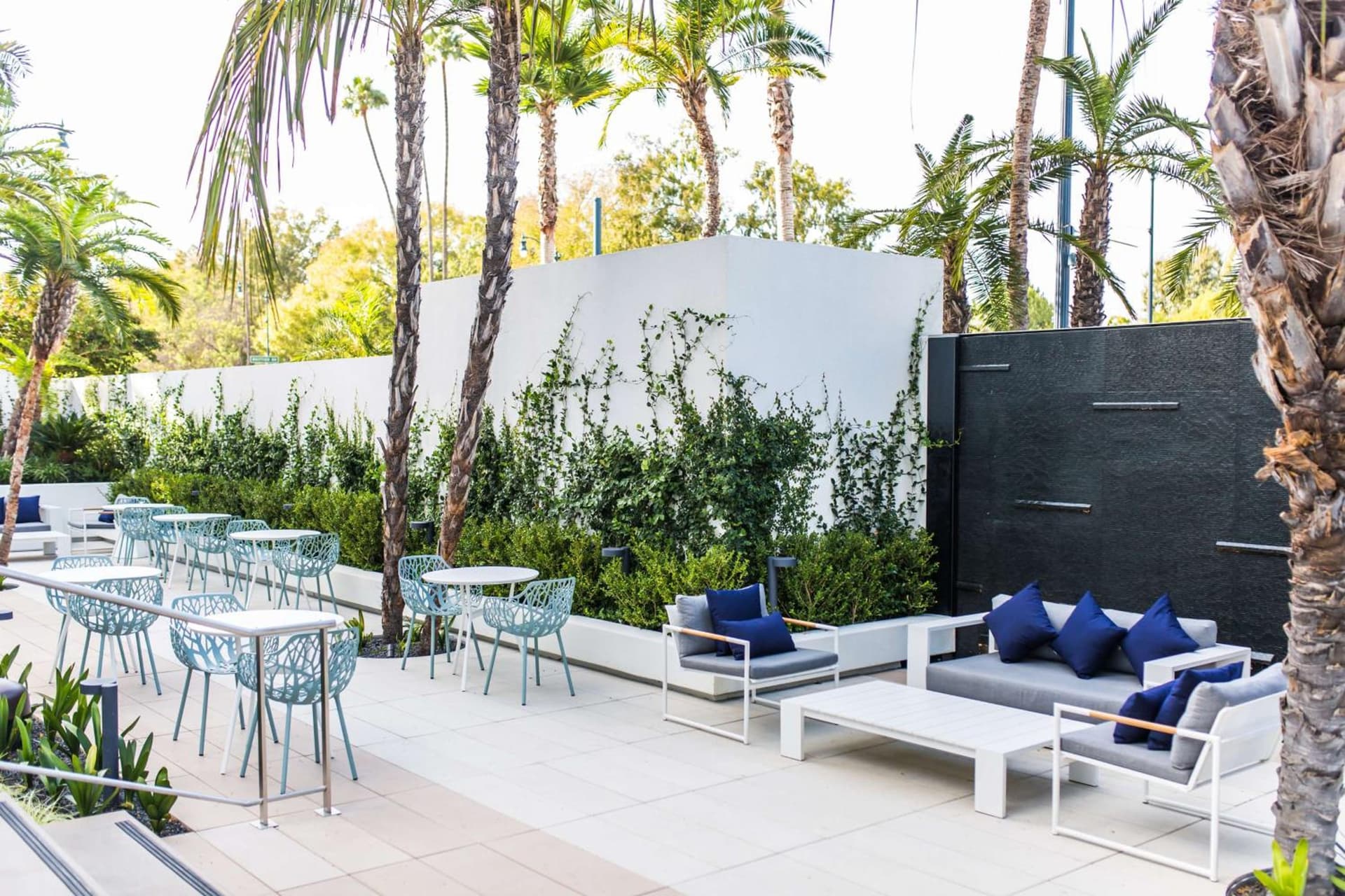 The Beverly Hilton interior in Los Angeles, CA — gallery photo 2