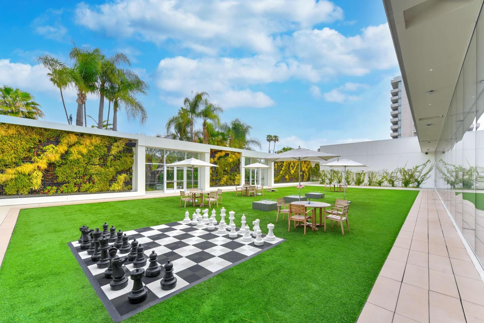 The Beverly Hilton property views in Los Angeles, CA — gallery photo 3