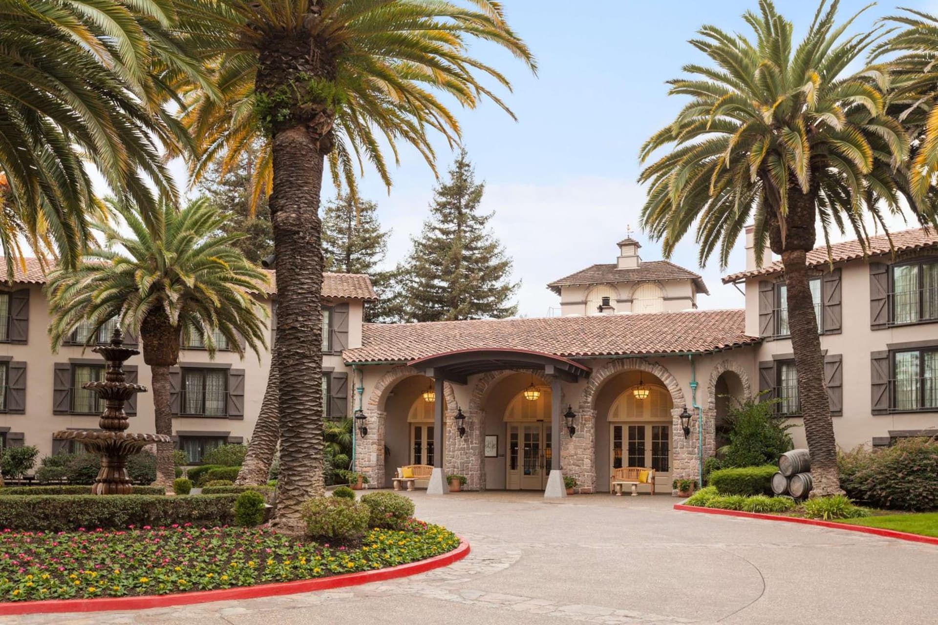 Casa Mani Resort Napa Valley, Curio Collection By Hilton interior in Napa, CA — gallery photo 2