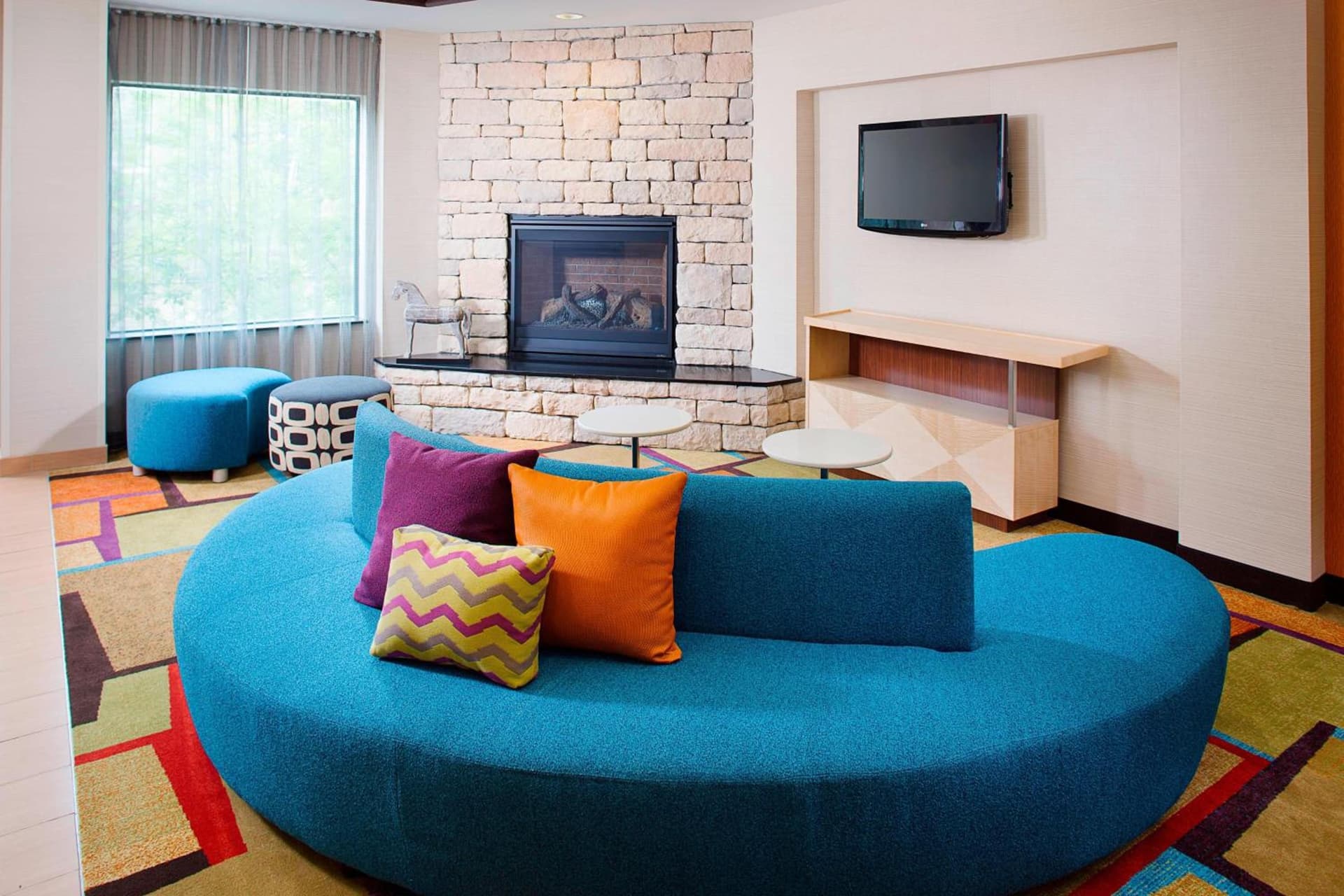 Fairfield Inn & Suites by Marriott Lafayette South interior in Lafayette, LA — gallery photo 2
