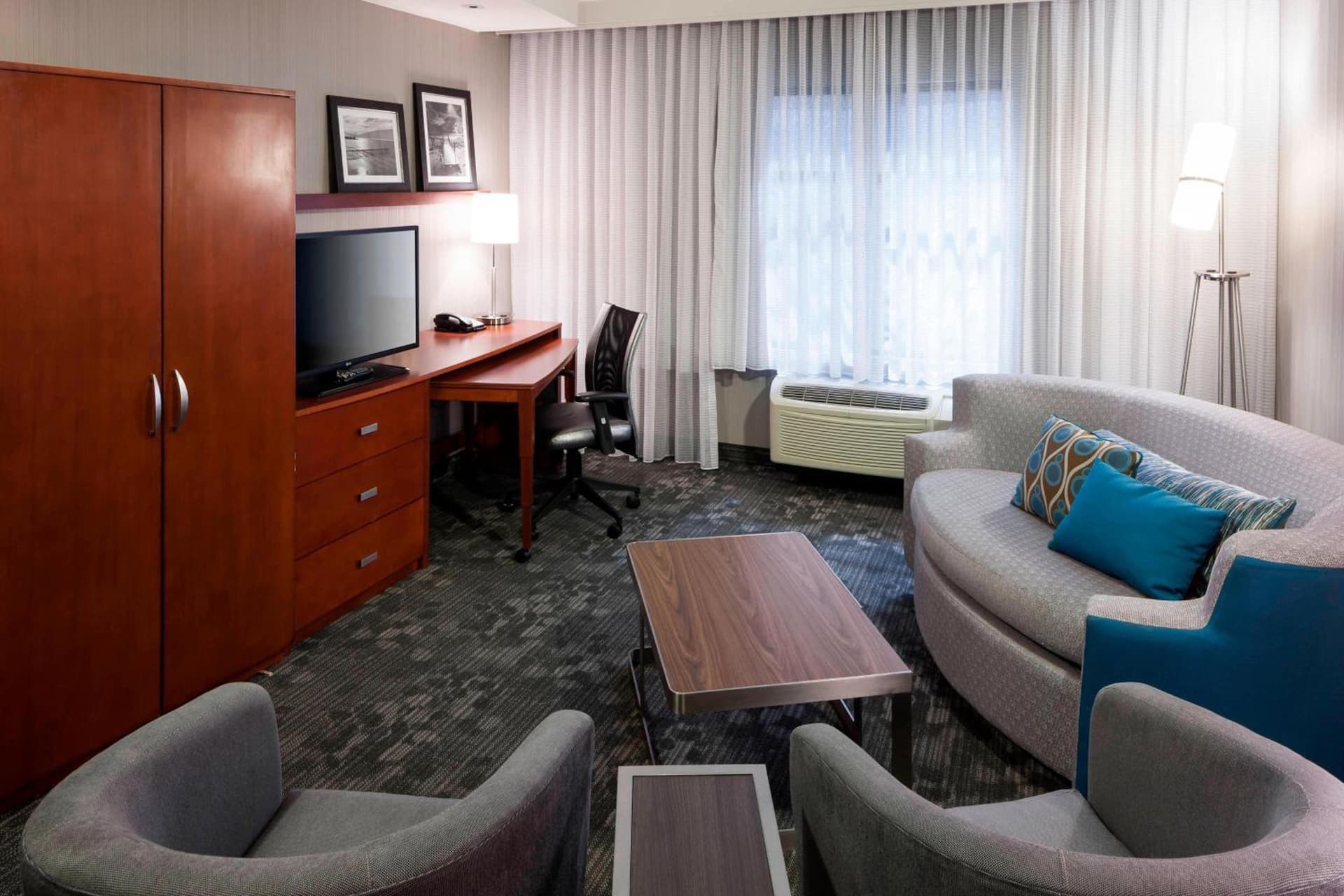 Courtyard by Marriott Santa Clarita Valencia gallery photo in Valencia, CA — image 4