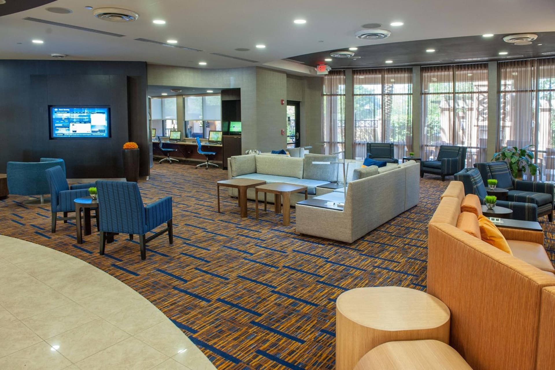 Courtyard by Marriott Pensacola Downtown interior in Pensacola, FL — gallery photo 2